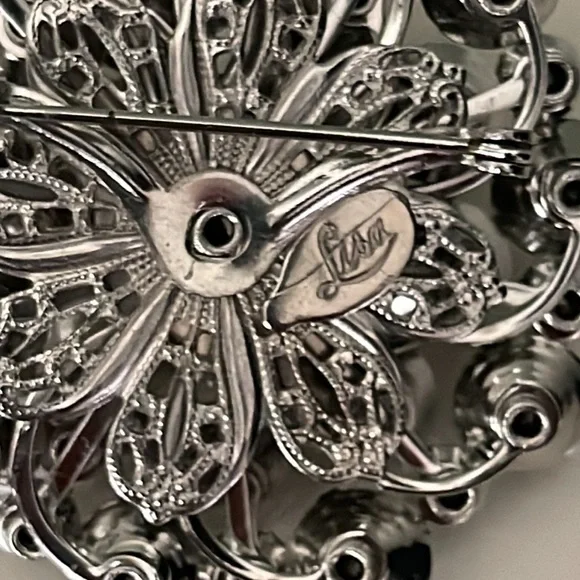 White and Crystal Pin by Lisa - Picture 5 of 7